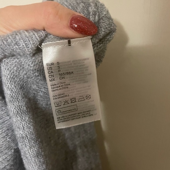 H&M Grey collared sweater with pearl design size Small - Picture 2 of 10